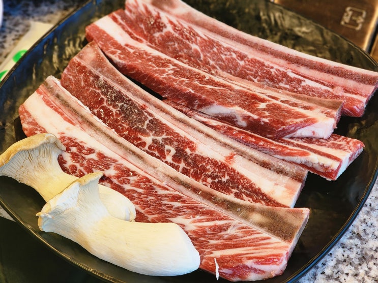  오산 고기 맛집 소풍 오산점에서 와인과 함께