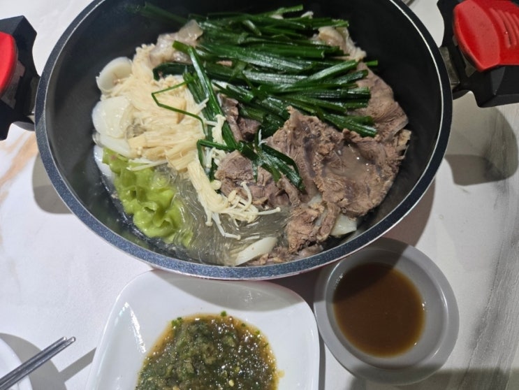  캠핑 음식 아리향 아롱사태 수육 전골 밀키트 부드러운 수육에 특제소스