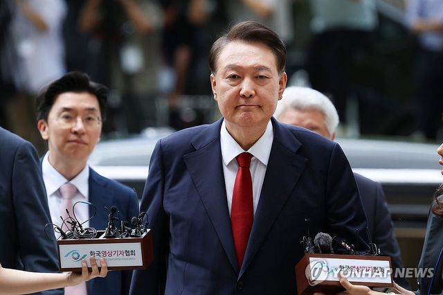  특검, '적부심 기각' 尹 처분방향 검토…구속연장없이 기소 무게