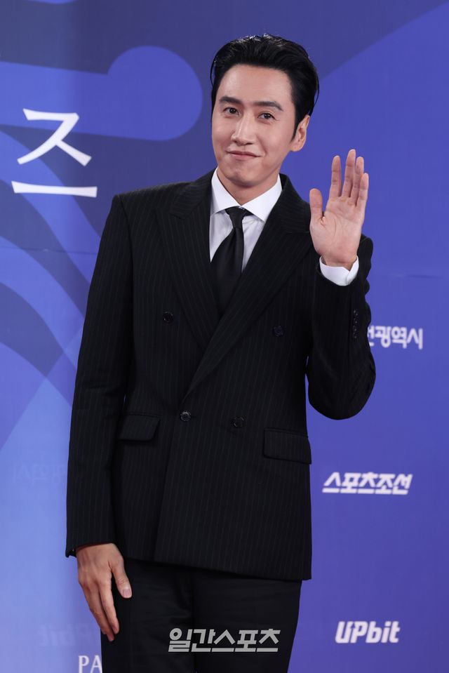  이광수, 남우조연상 “도경수, 모발 감염死 꿈…욕했는데 길몽” [제4th 청룡시리즈어워즈]