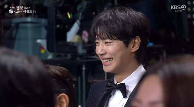  이준영, 본인이 '인기스타상' 수상 오해…"이준혁 씨입니다" [청룡시리즈어워즈]