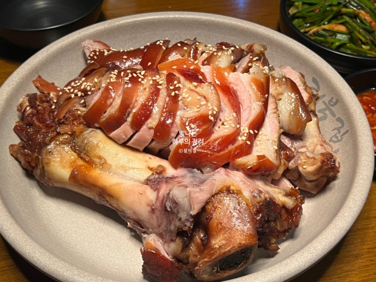 논현 맛집 먹자골목안 리북집에서 족발 쟁반국수에 소맥