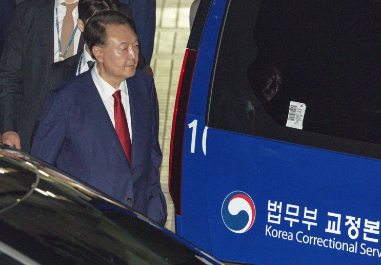 내란 특검, <b>윤석열</b> 추가 <b>기소</b>···<b>직권남용</b>·특수공무집행방해... 