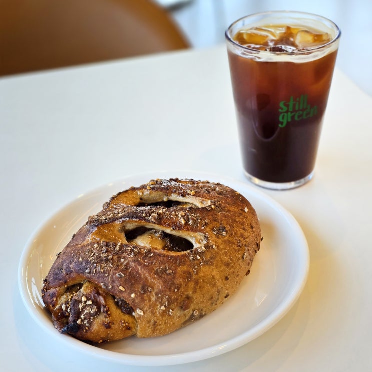  천안 대형카페 모임하기 좋은 스틸그린베이커리 베이커리 빵도 맛있네