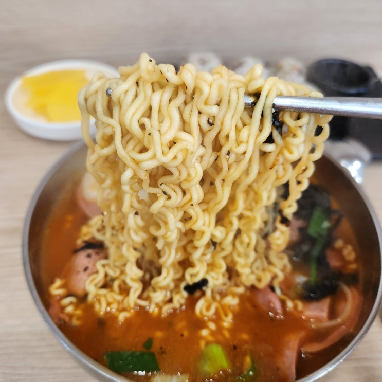 빨간세상 라면학교 재방문 후기(부대라면+불주먹밥)