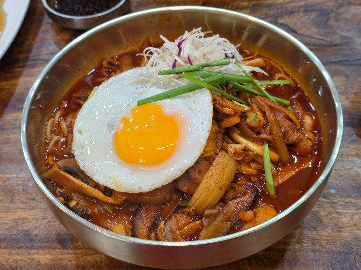  진주 맛있는 퓨전 중식당 이색적인 비빔짬뽕 전문 호탄동 루