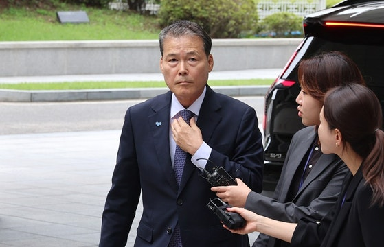 [속보] <b>김영호</b> 통일부 <b>장관</b>, <b>내란 특검</b> 소환 조사! 계엄... 