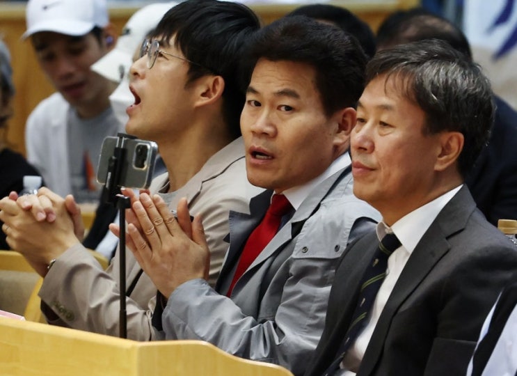 국민의힘 지도부, <b>전한길</b> ‘선 긋기’…혁신 의지 시험대에 올라