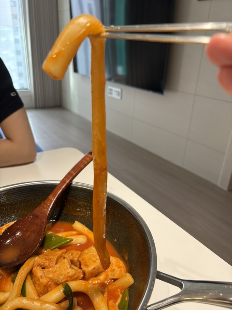 남동공단 떡볶이: 전현무 계획 소개된 쫄깃한 밀떡과 옛날 떡볶이 국물의 떡볶이 맛집