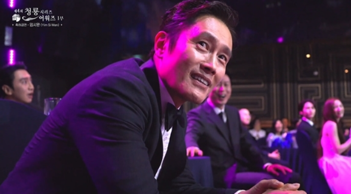  임시완, 청룡 시리즈 어워즈 찢었다 “수상소감은 신중히”…이병헌도 폭소한 원맨쇼 레전드ㅋㅋ