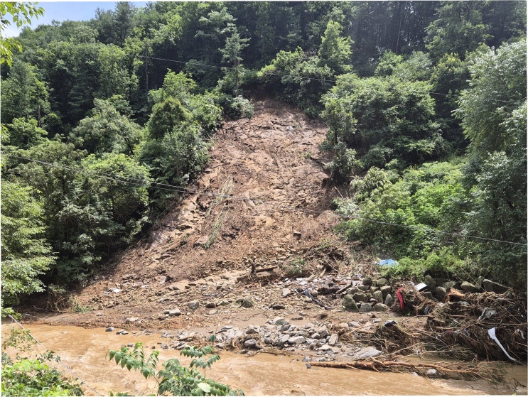 <b>가평 캠핑장 산사태</b> 참사: 꽝 소리와 함께 덮친 비극, 생존자를... 