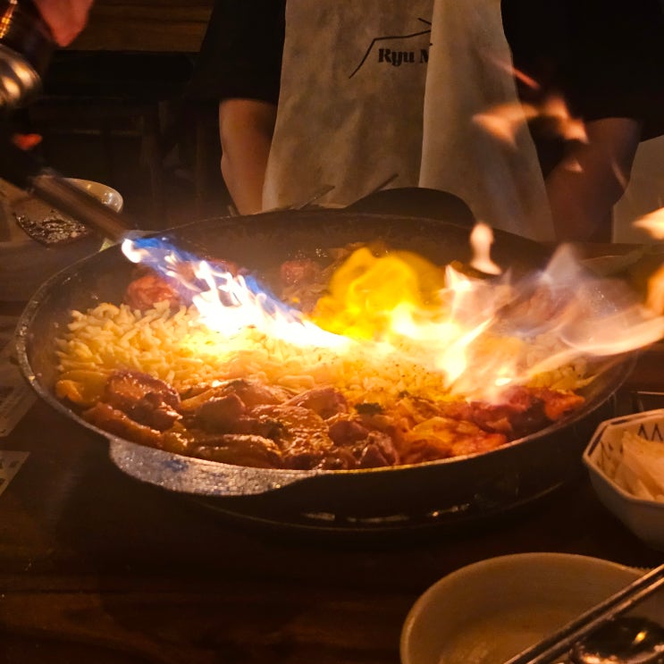  류몽민 학동역점 불쇼 닭갈비 또띠아 갈릭소스 맛집