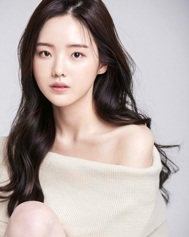 강나언, 김우석과 9개월째 열애 중 경사! MBC ‘메리 킬즈 피플’ 합류로 존재감 폭발