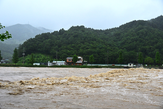 <b>산사태</b>에 26명 사망·실종.<b>산청</b>에서만 14명 <b>피해</b>,범정부 <b>복구</b>대... 