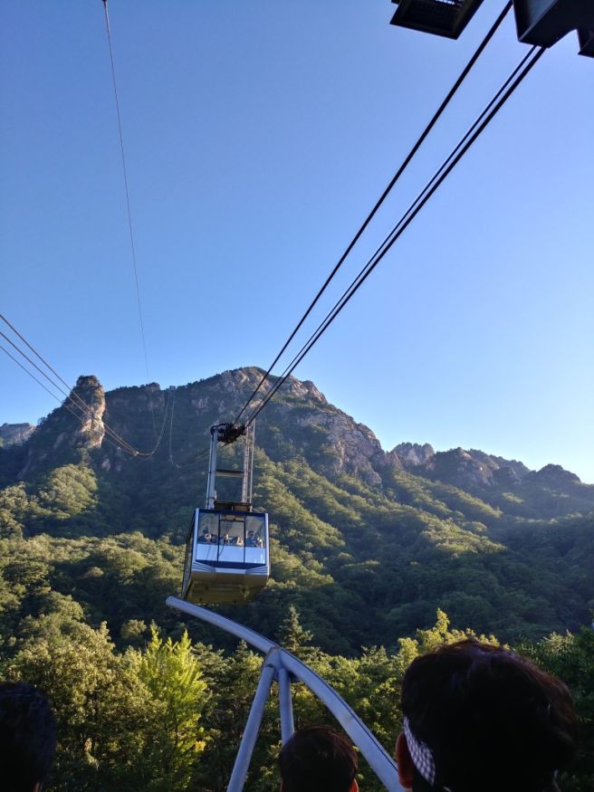 속보 》 강원 설악산, 권금성 "<b>설악산 케이블카 멈춤 사고</b>... 