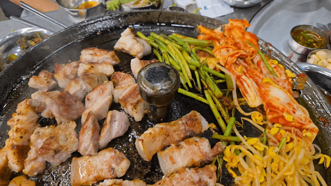  과천 맛집 / 목구멍에 기름칠 하고 싶을때 솥두껑 미나리 삼겹살 목구멍 과천점