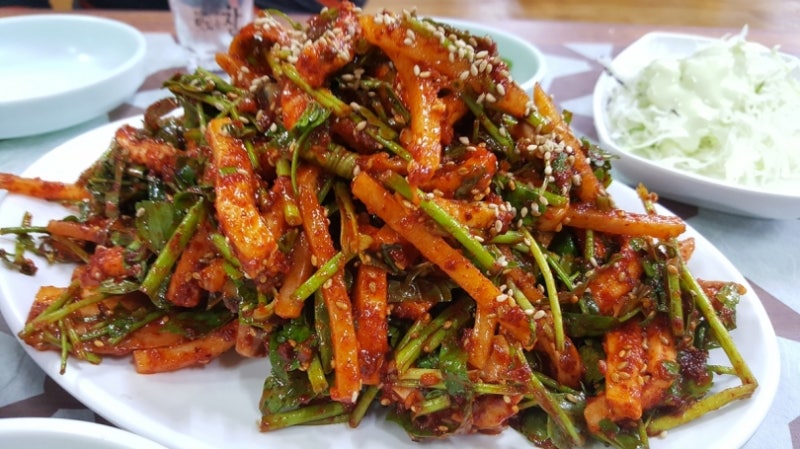 여름철 매콤하게 즐기는 특별한 반고개 무침회