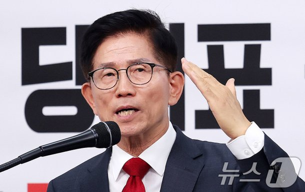 [속보] <b>김문수</b>, 국민의힘 당대표 출마 선언!  "<b>이재명 독재</b> 막겠다!"