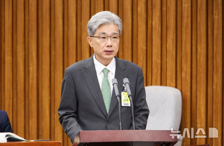 [속보] <b>김상환 헌재소장 후보자</b>, 사법의 정치화 우려 일축! 헌법... 