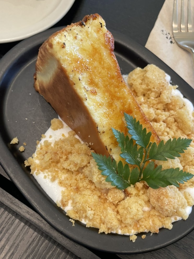  부산 기장 오션뷰 카페 덕미 치즈케이크 커피 맛집