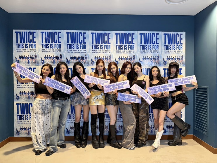 [연예] <b>트와이스</b>, 美 <b>빌보드 200</b> 6위... 자체 경신 [공식]