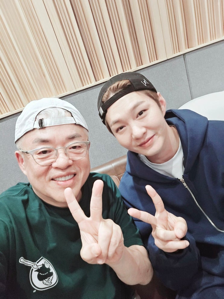 비투비 <b>이창섭</b> 김형석과 손잡다? 신곡 성시경 <b>그 자리에</b> <b>그</b>... 