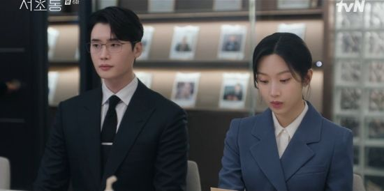 '<b>서초동</b>' <b>이종석</b>, 문가영과 <b>협업</b> 사건 자원…정혜영 "일만 해요"