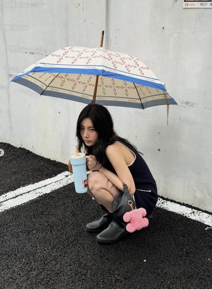  [셀럽 패션] 수지, 장마도 런웨이로 만드는 여신 클래스! 장마철 인스타그램 속 패션!!!