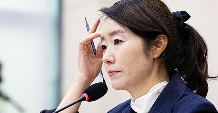 <b>강선우</b> 여성가족부 장관 후보자 갑질 의혹 <b>논란</b> 속에 <b>임명</b>... 
