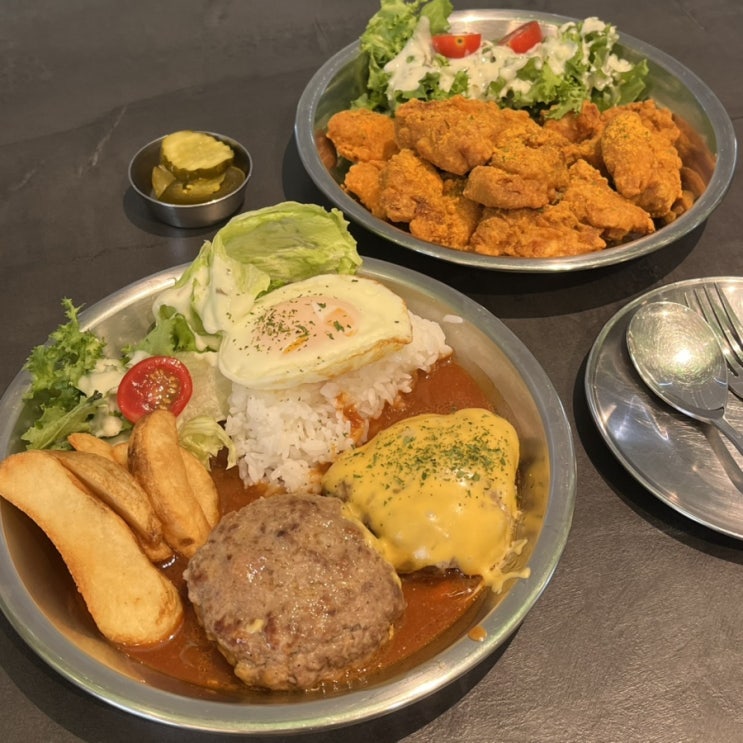  안성 대형카페 공도맛집 런던그라운드 함박스테이크 순살뿌링 후기