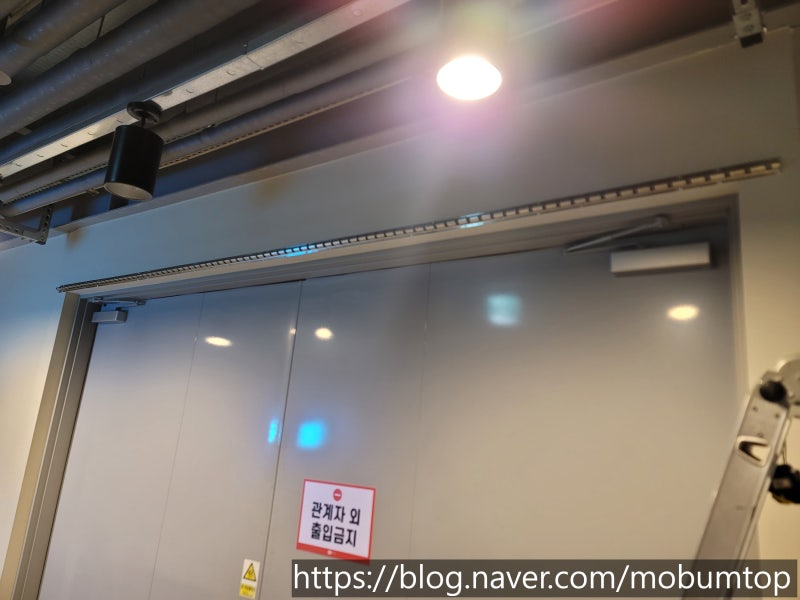 경기도 화성공장 출입구 pvc 방풍 비닐 커튼 비닐막 가림막 설치로 바람,먼지,열 손실 차단까....