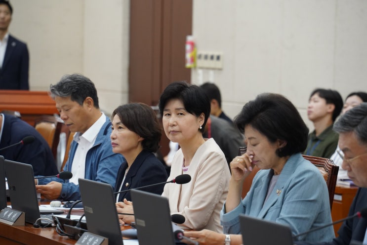 오늘 복지위 전체회의와 중증질환연합회와의 <b>간담회</b>를... 