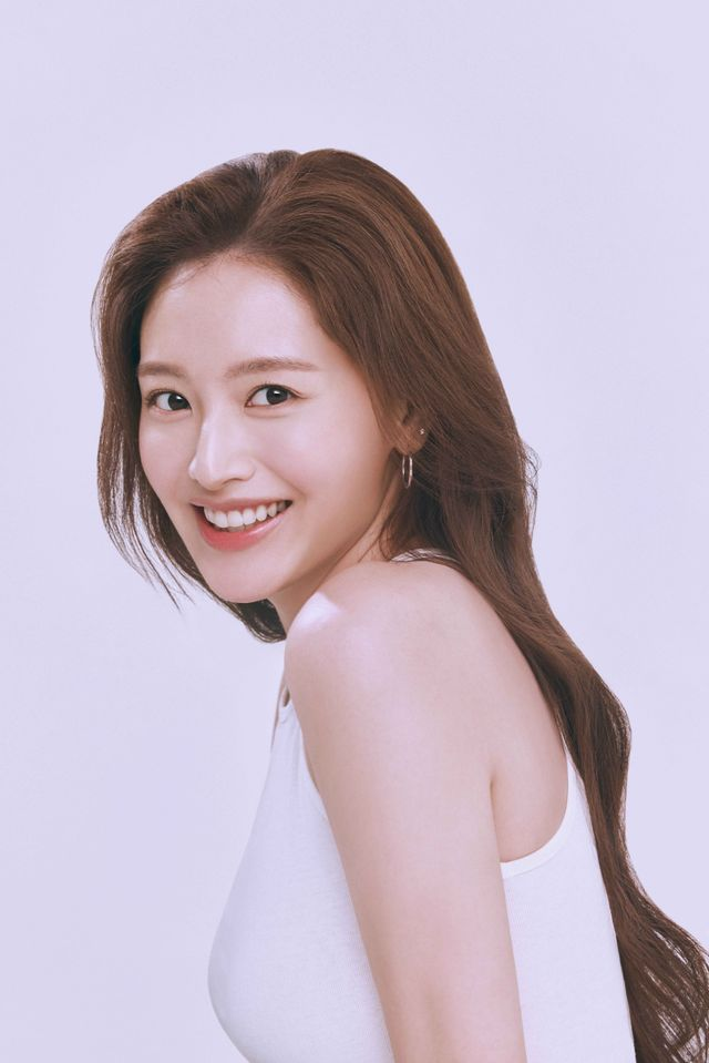 ‘결혼’ 김재경, 새 프로필 공개…상큼함+시크함 공존