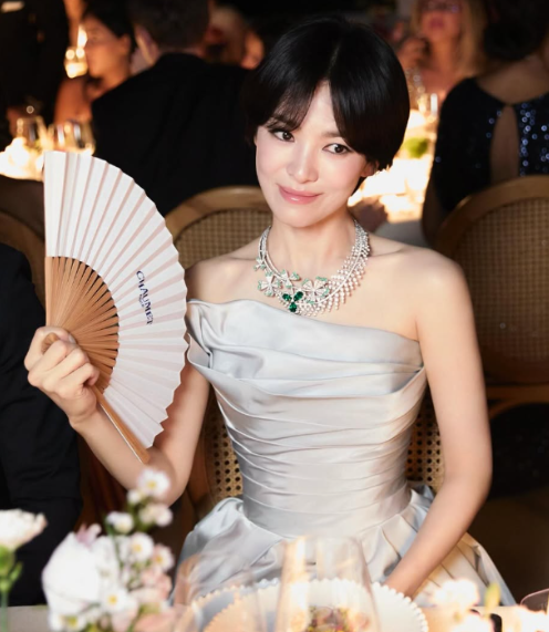 여자 헤어스타일 중단발 웨이브펌 보브 컷트