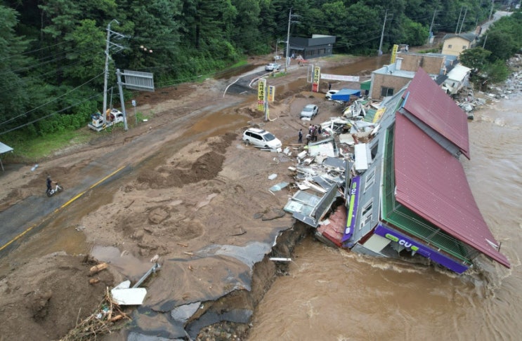 '<b>가평</b> 캠핑 일가족' <b>폭우</b>에... 사망, 아내와 중학생 아들 <b>실종</b>
