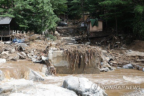 [속보] <b>가평</b> 폭우 <b>실종자 수색</b> 3일째… 유가족 "피가 마른다"