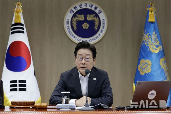  이 대통령 "재난에 음주가무 즐긴 정신나간 공직자 엄히 단속"…소비진작 대책도 지시(종합)