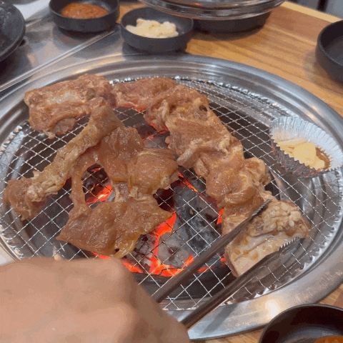  아차산 등산 후 먹기좋은 숯불향 가득한 '마포돼지갈비'