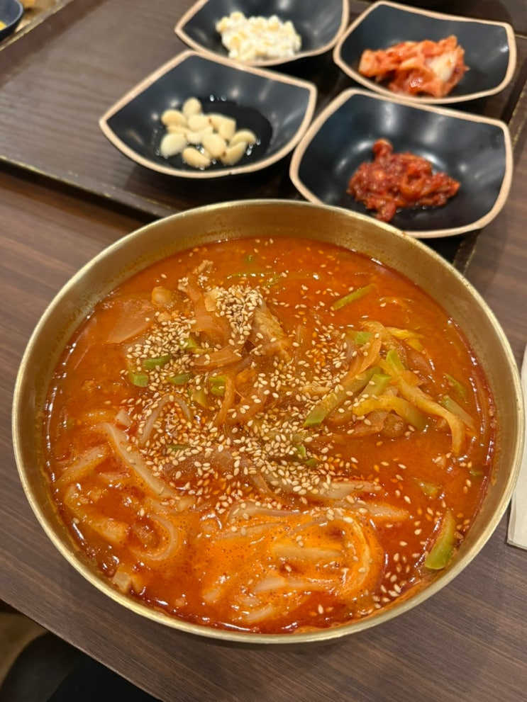  을지로입구역 맛집 애호식당 애호박 찌개 칼국수!