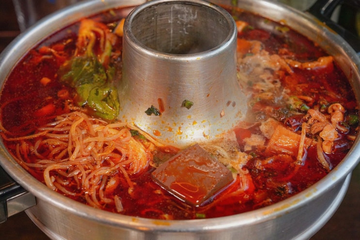  홍대입구훠궈에서 친구들과 특별한 식사 경험