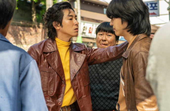  무대 위 ‘열정왕’에서 스크린 속 ‘질 나쁜 놈’까지유노윤호, 파인 속 ‘벌구’로 인생캐 장착