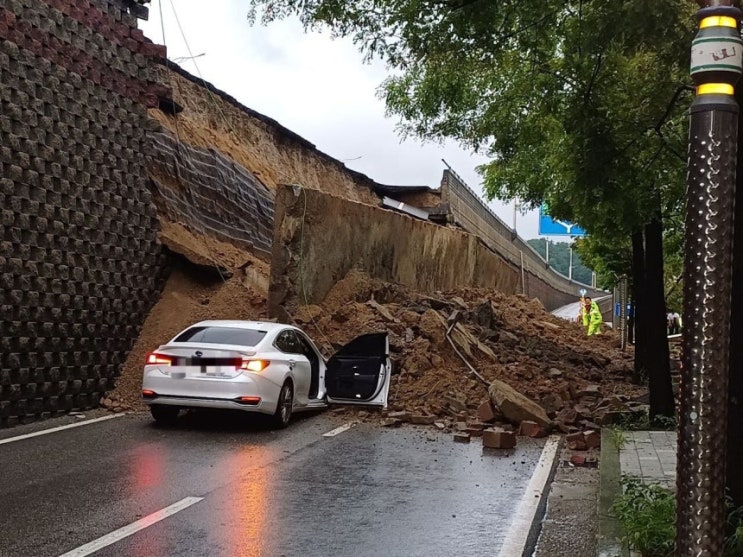 [<b>오산 옹벽 붕괴</b>사고] <b>현대건설</b>·<b>오산</b>시 <b>압수수색</b>까지… 주민... 