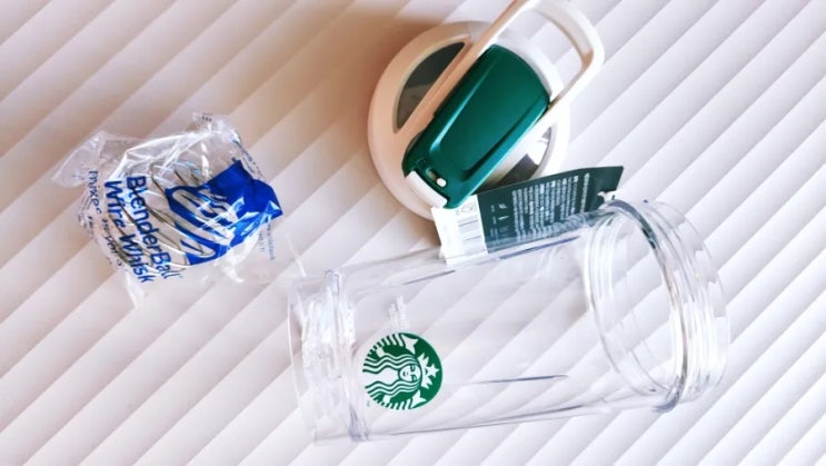  스타벅스 시그니처 쉐이커 보틀 with 블랜더보틀(Blender Bottle) 리뷰