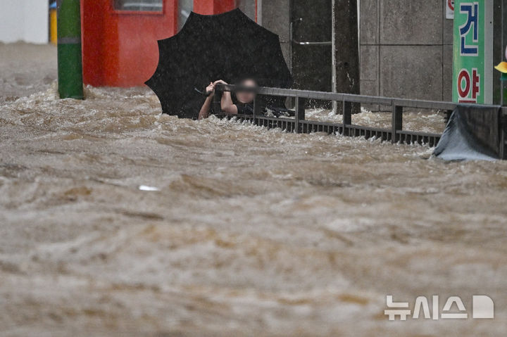[긴급] <b>가평 폭우</b>, <b>실종자 수색</b> 난항… 통신망 마비에 4명... 