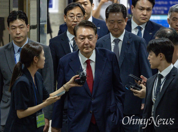김건희 <b>특검</b> 소환 통보 받은 날, 윤석열의 옥중 페북 "정치적... 