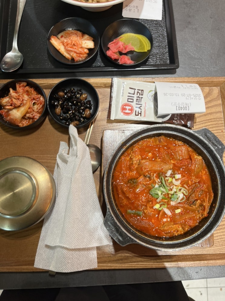  서울역 2층 푸드코트 (실외로 못나갈때 이용하자)