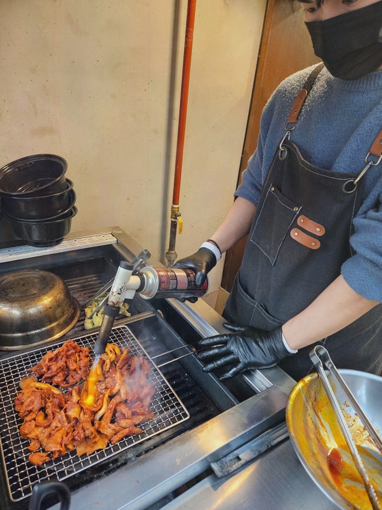  용호불낙, 주말에 가족과 함께하는 용리단길매운음식의 매력!