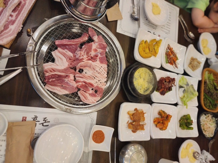  고급스러운 고기와 친절한 서비스! 백석동맛집 천왕봉흑돈 백석점에서 즐기세요!