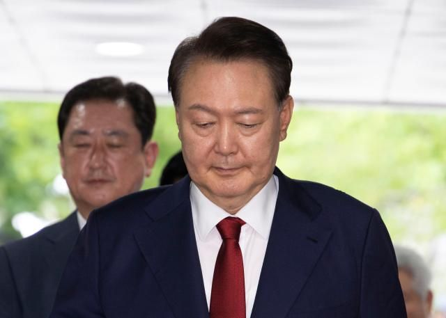  尹 "말도 안 되는 정치 탄압, 나 하나로 족하다"…옥중 메시지