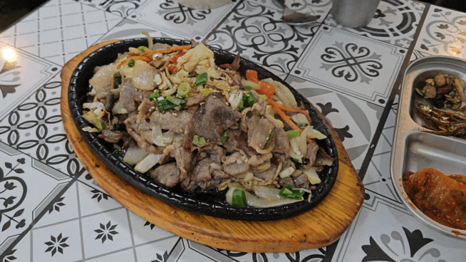  [시립대 정문 맛집] 반찬 무제한 백반집의 만 원의 행복, <제육볶음나라>
